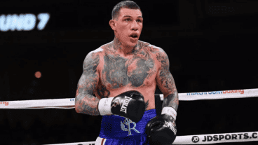 El estadounidense venció al uzbeko Bektemir Melikuziev con un derechazo increíble.