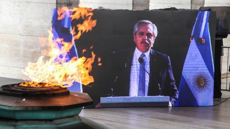 El presidente Alberto Fernández, online desde Olivos.