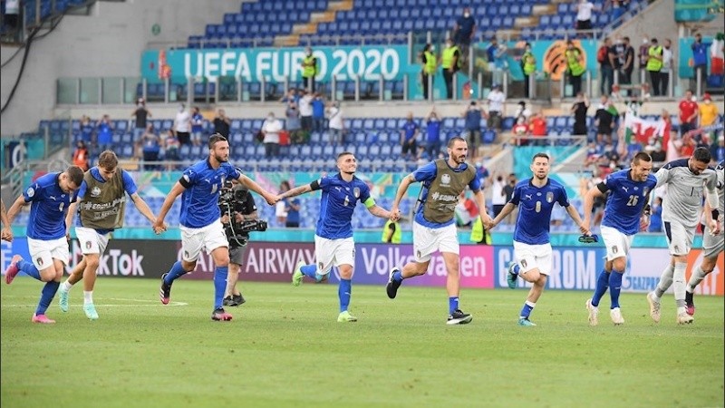 Los jugadores italianos celebraron en el Olímpico de Roma.