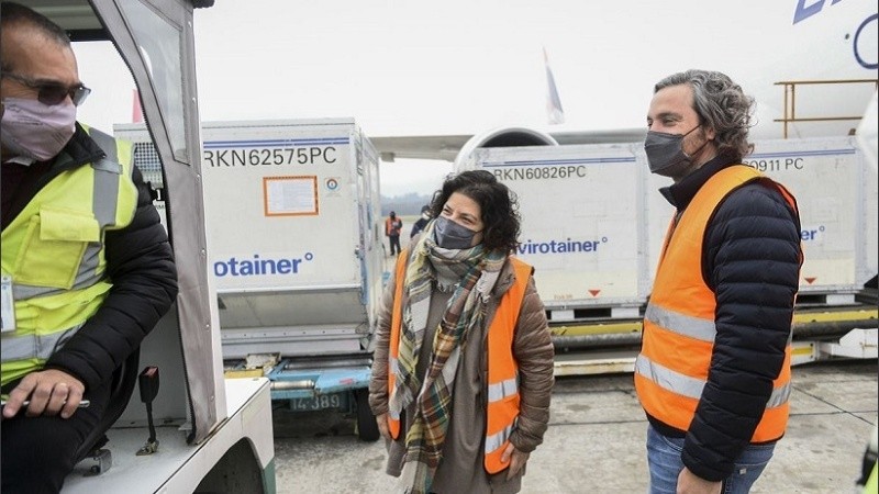 Vizzotti y Cafiero recibieron un nuevo cargamento de vacunas contra el coronavirus.