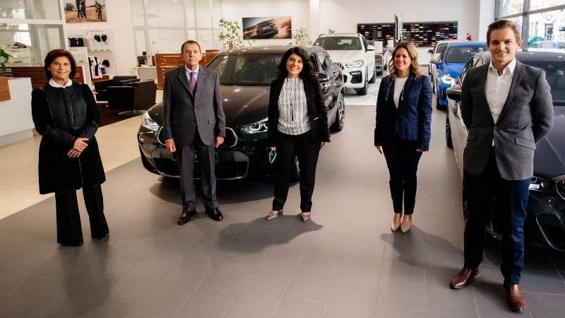 Autoridades de BMW Argentina y Natalio Automotores en la reapertura del concesionario oficial totalmente renovado