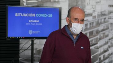 Caruana advirtió que Rosario sigue bajo "estrés sanitario".