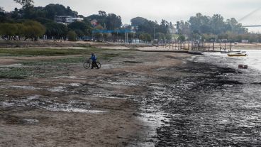 Postales de la bajante: el río Paraná a la altura de Rosario registró este martes una altura de 0.15 metros.