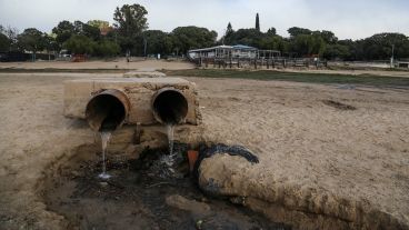 Postales de la bajante: el río Paraná a la altura de Rosario registró este martes una altura de 0.15 metros.