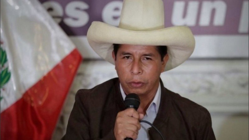 El presidente electo de Perú, Pedro Castillo, sigue aguardando su proclamación. 