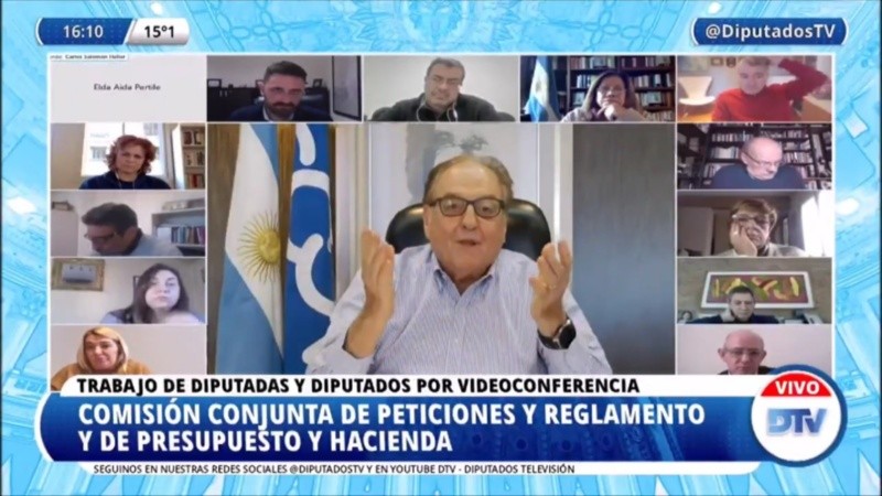 Heller, también dirigente deportivo, se acordó de homenajear a Diego.