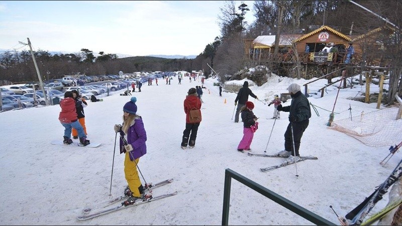  Los turistas podrán practicar una extensa gama de deportes invernales.