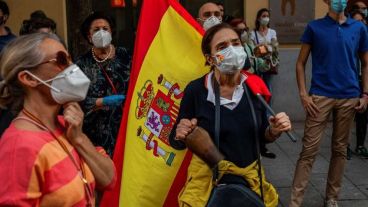 El uso de tapabocas seguirá vigente en espacios cerrados o donde haya distancia de dos metros entre personas.
