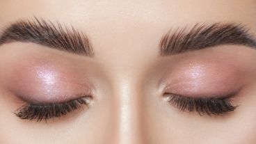 Cejas tupidas, naturales y despeinadas, lo más buscado entre las beauty trends