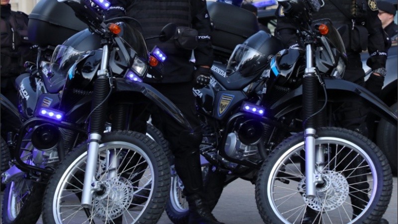 La perlita de la entrega de motos, una de ellas no arrancó. 