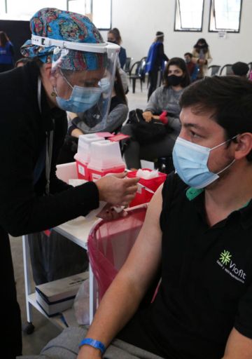 Santa Fe aceleró la vacunación pero sigue abajo del promedio nacional: las razones