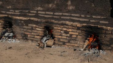 Los "pasafuegos" hechos en la hornalla.