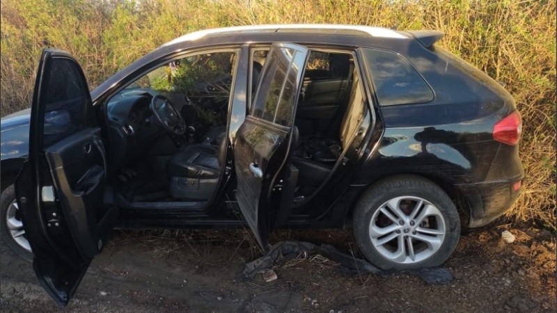 El vehículo hallado en Felipe Moré al 5100. 