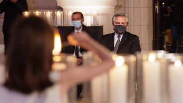 El presidente en el homenaje a los fallecidos en pandemia.