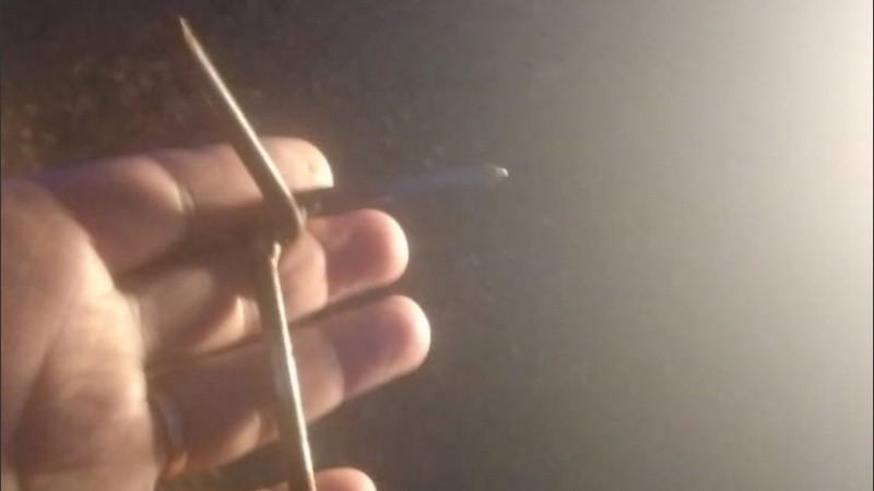 Los miguelitos que tiraron los delincuentes en la ruta para facilitar la fuga