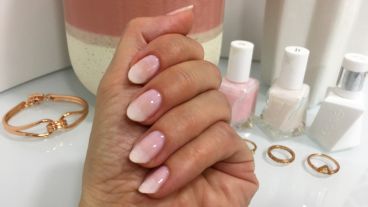 También llamadas "french fade", son una variante de la conocida uña francesa