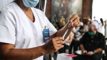 La provincia de Santa Fe extiende horarios de vacunación.