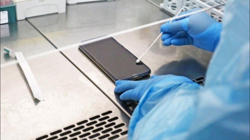 El Phone Screen Testing permite detectar la presencia de coronavirus en las pantalla de los celulares