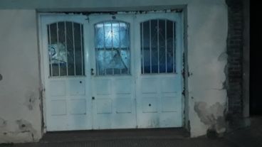 El domicilio está a una cuadra de la Jefatura policial.