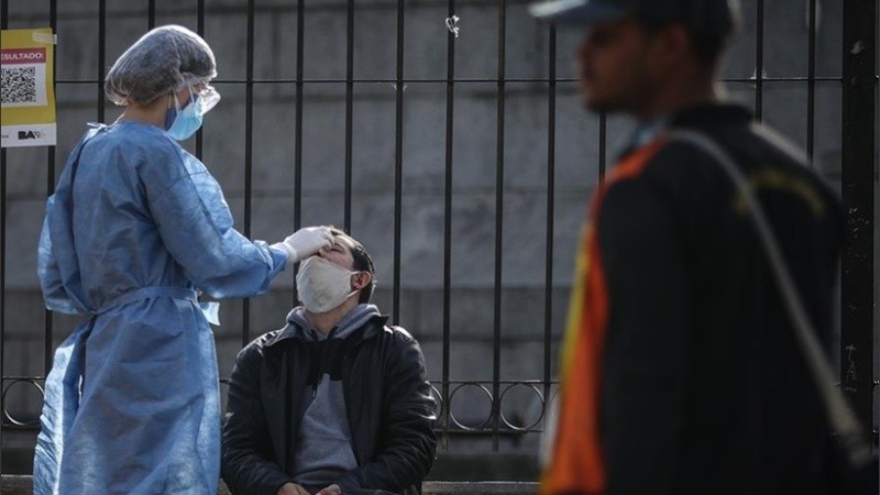 Argentina ya superó los 100 mil muertos por coronavirus.