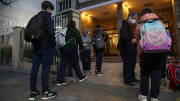 Una de las escuelas secundarias de Rosario que recibió este jueves a sus alumnos.