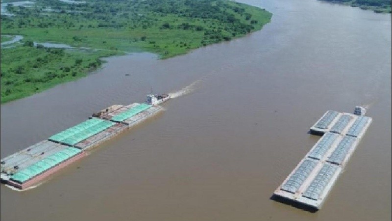 La hidrovía recauda por peajes 200 millones de dólares al año.