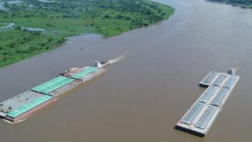 La hidrovía recauda por peajes 200 millones de dólares al año.