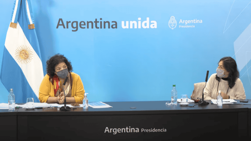 La conferencia estuvo a cargo de la ministra de Salud, Carla Vizzotti y la secretaria de Legal y Técnica, Vilma Ibarra.