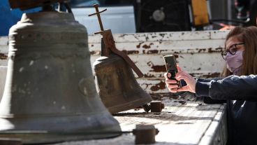 Las campanas fueron bajadas una por una.