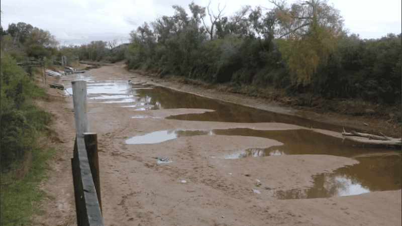 La zona del Charigüe seca por la bajante y el sobredragado que no ayuda.