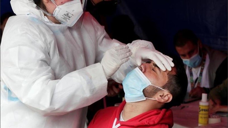 El Ministerio informó que se procesaron 71.160 testeos en las últimas 24 horas.