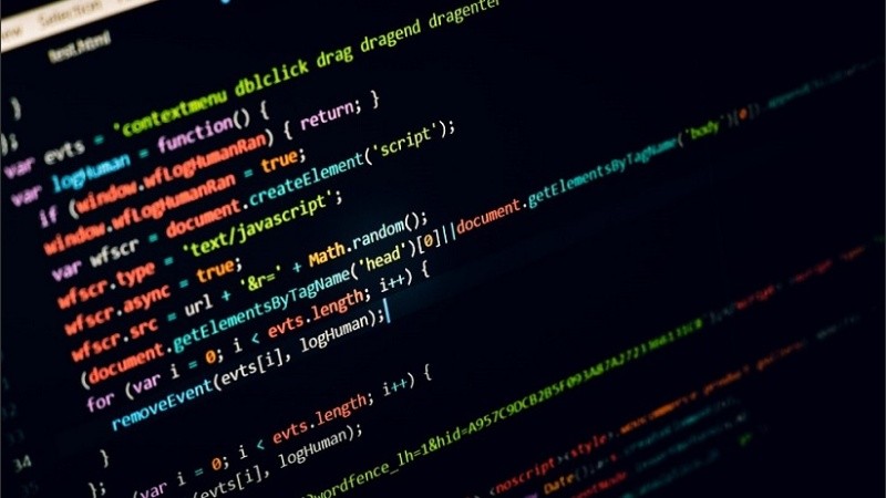 Aprender a programar permite acceder a grandes oportunidades laborales en una industria en pleno crecimiento.