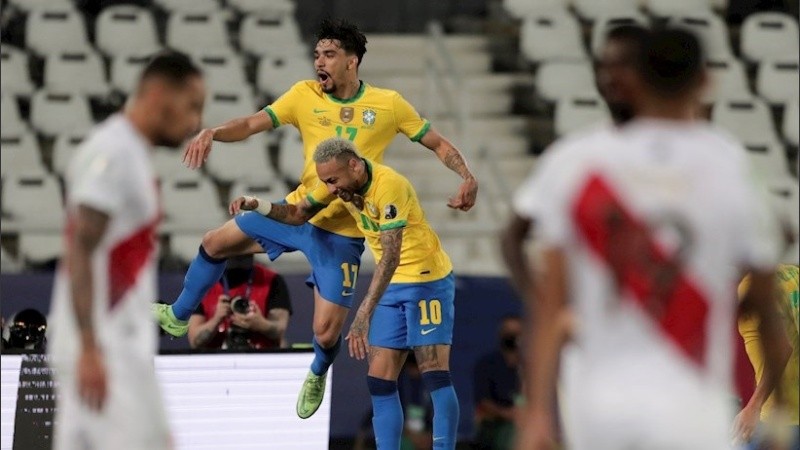 Entre Neymar y Paquetá armaron el único gol y lo celebraron así. 