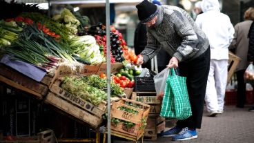 Un hogar necesitó $36.296 sólo para cubrir sus necesidades básicas alimentarias.