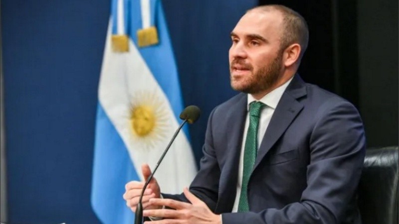 El ministro de Economía se refirió a las negociaciones de la deuda con el FMI antes de partir a la reunión cumbre del G20. 