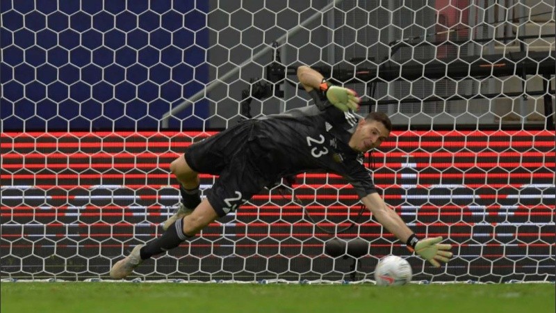 El arquero fue la gran figura de la semifinal ante Colombia y Argentina definirá el título ante Brasil.