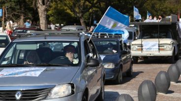 La caravana fue organizada por el Foro por la Recuperación del Paraná.