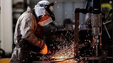 En el sector privado, la suba fue de 7,9% en el tercer mes del año.