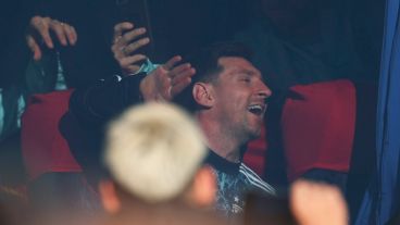 Leo se sumó al fervor popular en su regreso al país.