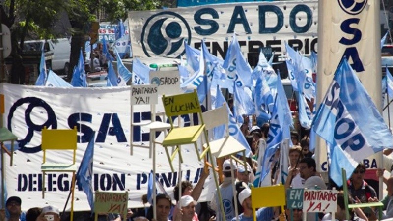 Con críticas al Ministerio de Educación, los docentes privados pidieron ...