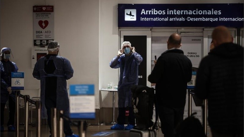 La mayoría de los viajeros ingresan por el aeropuerto de Ezeiza.