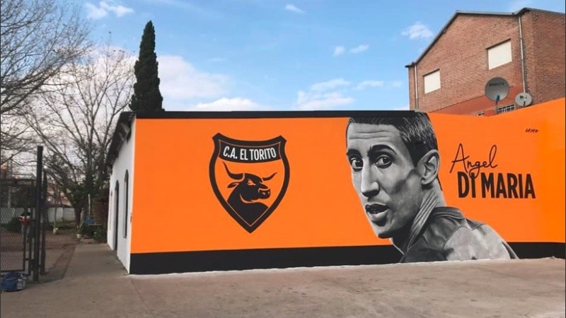 El mural de Angelito en el club.