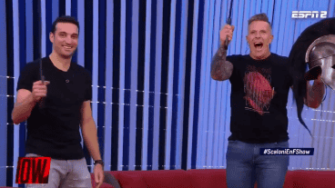 Fantino en vivo y fuera de sí; Scaloni sobrevive como puede al momento.