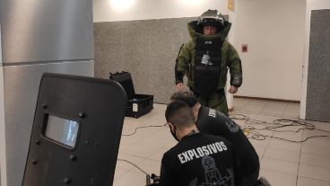 El operativo especial de la PSA este mediodía en el aeropuerto.