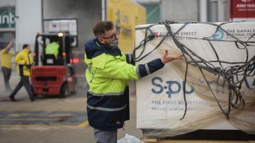 Las nuevas dosis de Sputnik V que llegaron este lunes a Ezeiza.