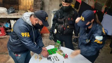 Todos los elementos secuestrados en los allanamientos al Rey de la efedrina.