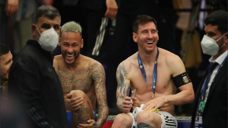 Hubo risas entre Neymar y Lio.