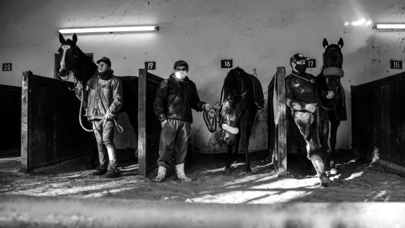 Fueron 10 las carreras que se pudieron disfrutar este jueves en el regreso a la actividad del hipódromo de Rosario. 