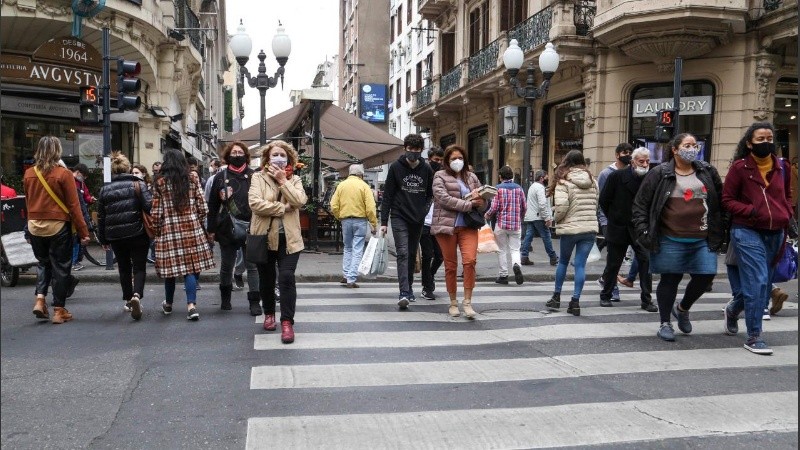 En Rosario ya se inoculó con al menos 1 dosis al 74% de la población total mayor de 18 años.