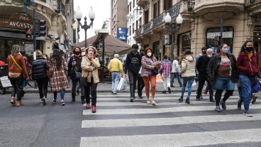 En Rosario ya se inoculó con al menos 1 dosis al 74% de la población total mayor de 18 años.